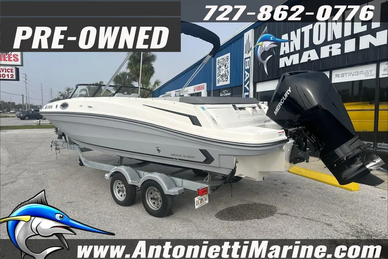 Slide: The Image of Pre-owned 2022 Bayliner VR6 Bowrider OB displayed at Antonietti Marine dealership. - 4