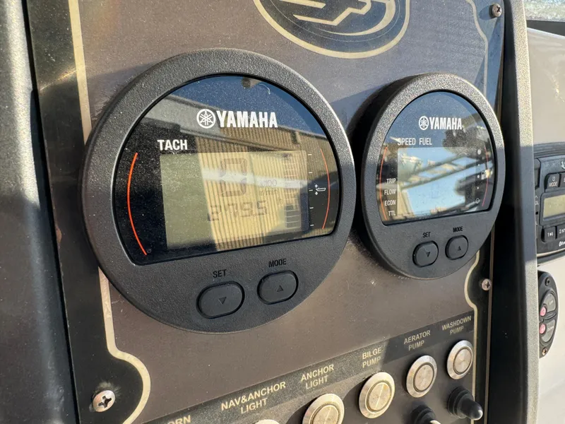 Slide: The Image of Yamaha gauges on 2018 Sea Fox 226 Commander boat dashboard. - 14