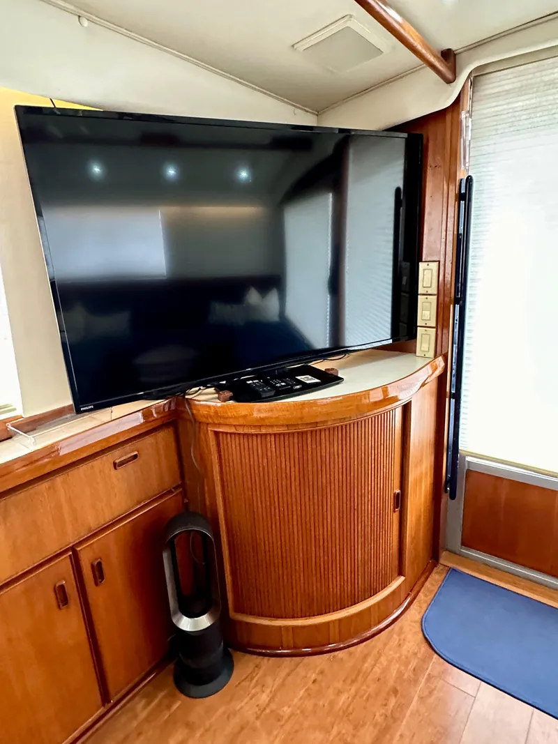 Slide: The Image of Salon Entertainment Console - 14