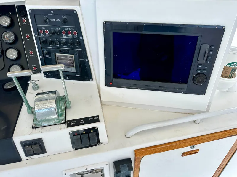 Slide: The Image of Raymarine Plotter - 64