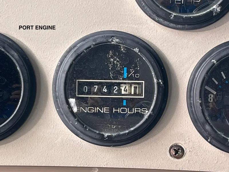 Slide: The Image of Port engine hour meter showing 742.4 hours on a 2002 Carver 350 Mariner. - 47