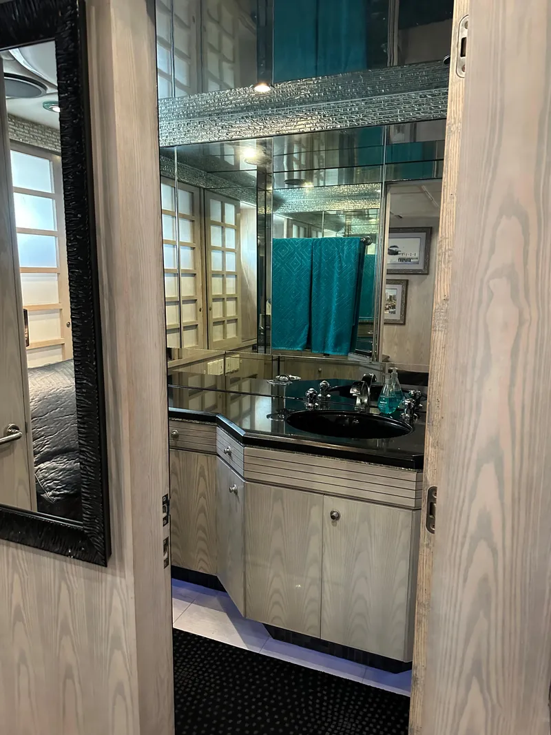 Slide: The Image of Twin - Head/Shower - 32