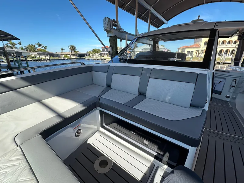 Slide: The Image of Galeon 325 GTO 2022 - 52