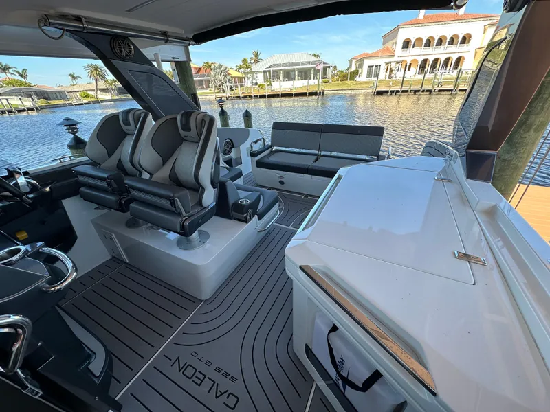 Slide: The Image of Galeon 325 GTO 2022 - 60