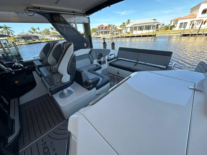 Slide: The Image of Galeon 325 GTO 2022 - 61