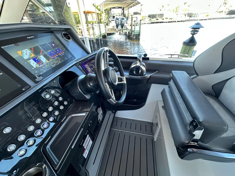 Slide: The Image of Galeon 325 GTO 2022 - 63