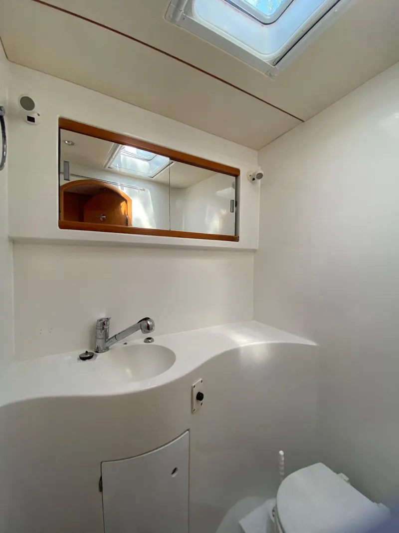 Slide: The Image of Lagoon 570 2006 - 10