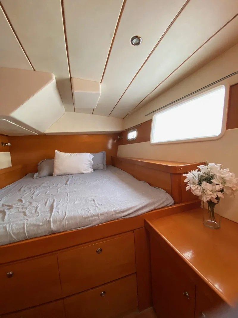 Slide: The Image of Lagoon 570 2006 - 11