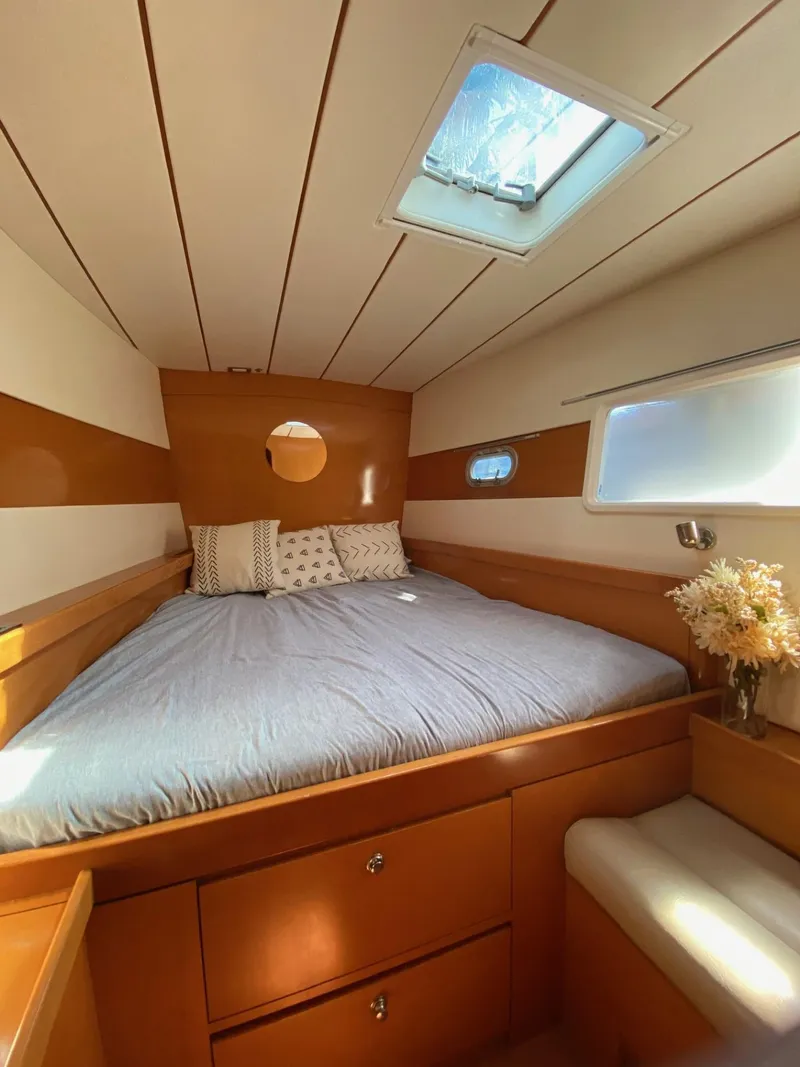 Slide: The Image of Lagoon 570 2006 - 9