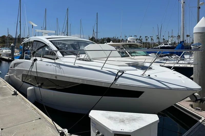 Slide: The Image of Cruisers Yachts 39 Express Coupe 2021 - 0