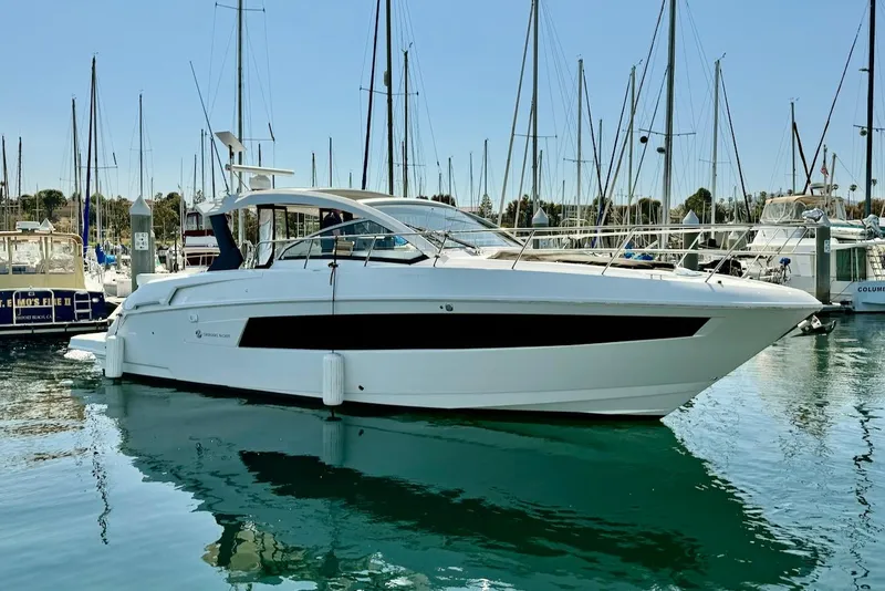 Slide: The Image of Cruisers Yachts 39 Express Coupe 2021 - 1