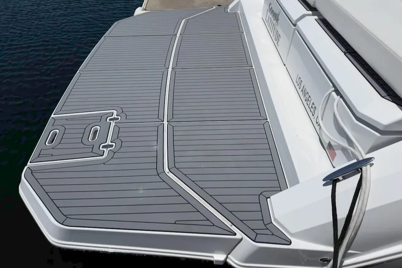 Slide: The Image of Cruisers Yachts 39 Express Coupe 2021 - 10