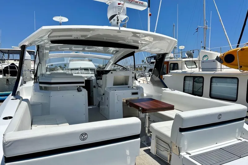 Slide: The Image of Cruisers Yachts 39 Express Coupe 2021 - 16