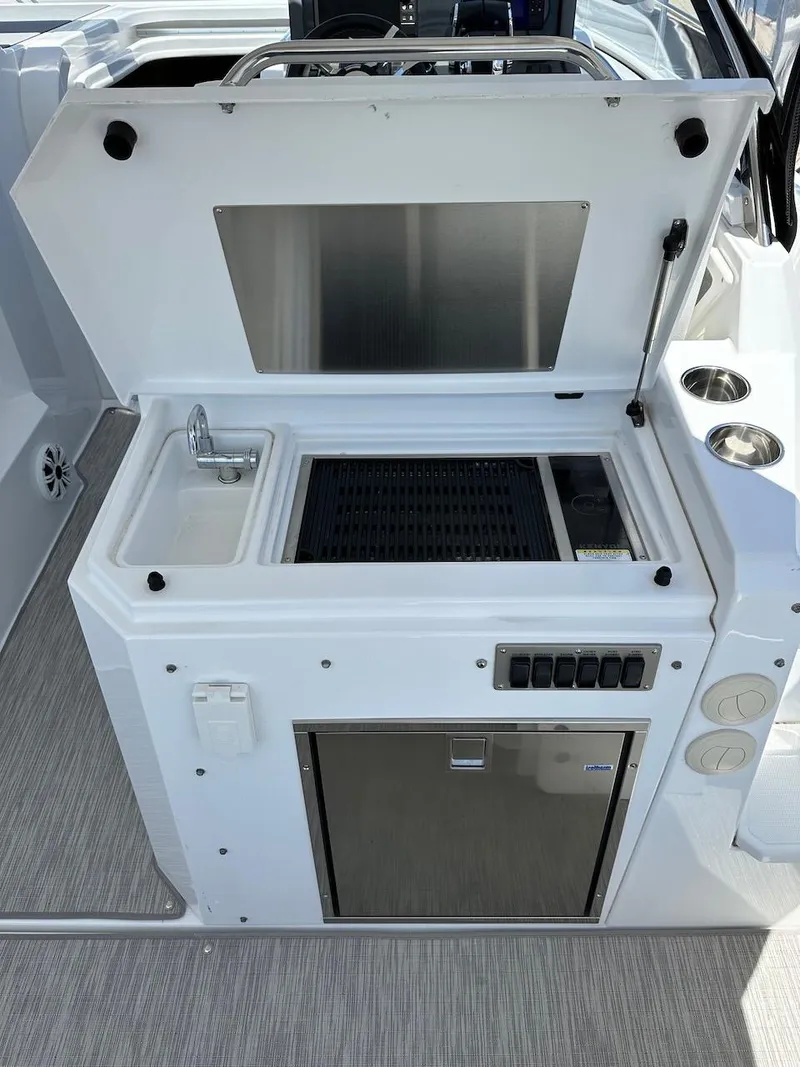 Slide: The Image of Cruisers Yachts 39 Express Coupe 2021 - 23