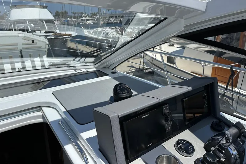 Slide: The Image of Cruisers Yachts 39 Express Coupe 2021 - 28