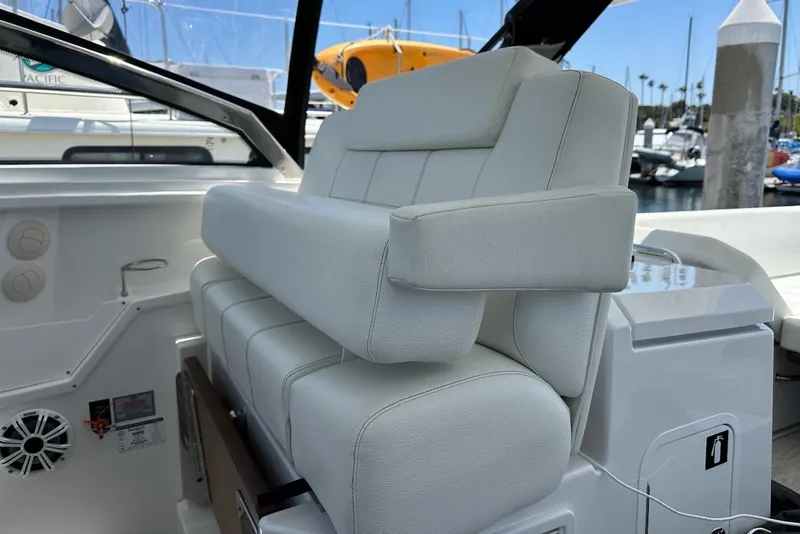 Slide: The Image of Cruisers Yachts 39 Express Coupe 2021 - 29