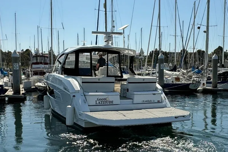 Slide: The Image of Cruisers Yachts 39 Express Coupe 2021 - 3