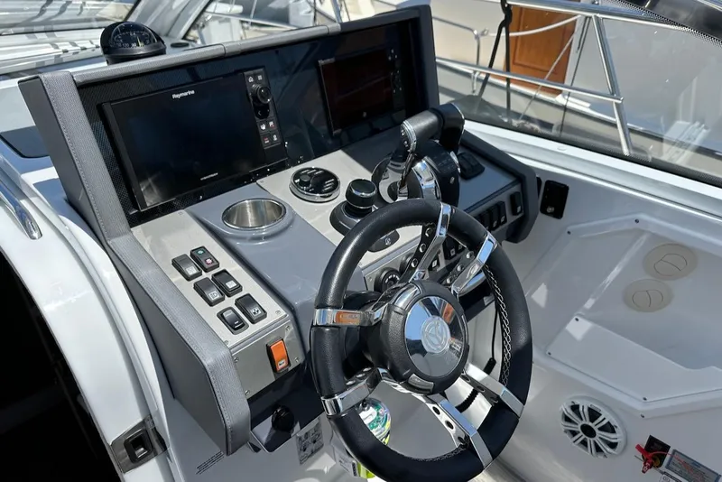 Slide: The Image of Cruisers Yachts 39 Express Coupe 2021 - 31