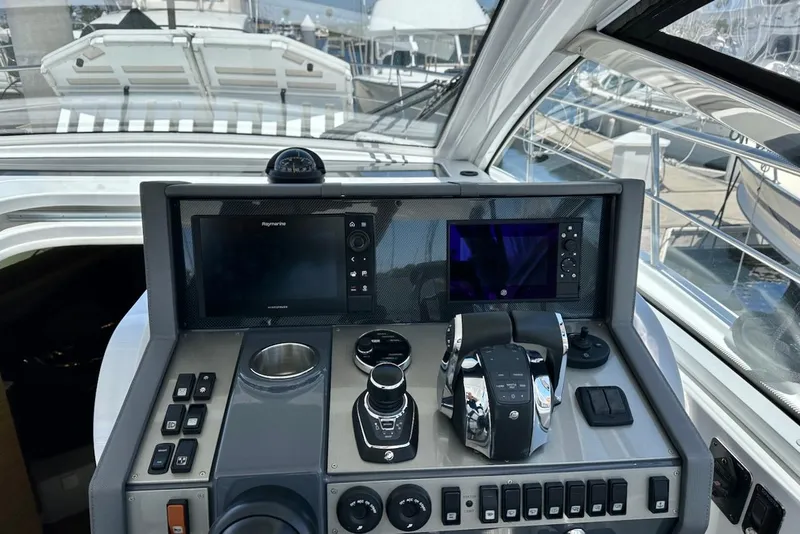 Slide: The Image of Cruisers Yachts 39 Express Coupe 2021 - 32