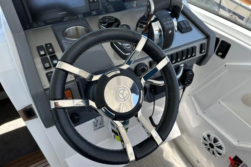 Slide: The Image of Cruisers Yachts 39 Express Coupe 2021 - 33