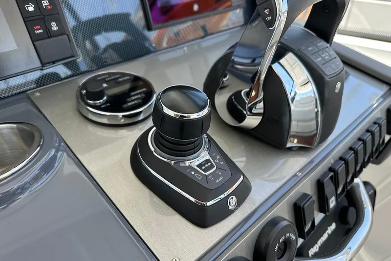 Slide: The Image of Cruisers Yachts 39 Express Coupe 2021 - 34