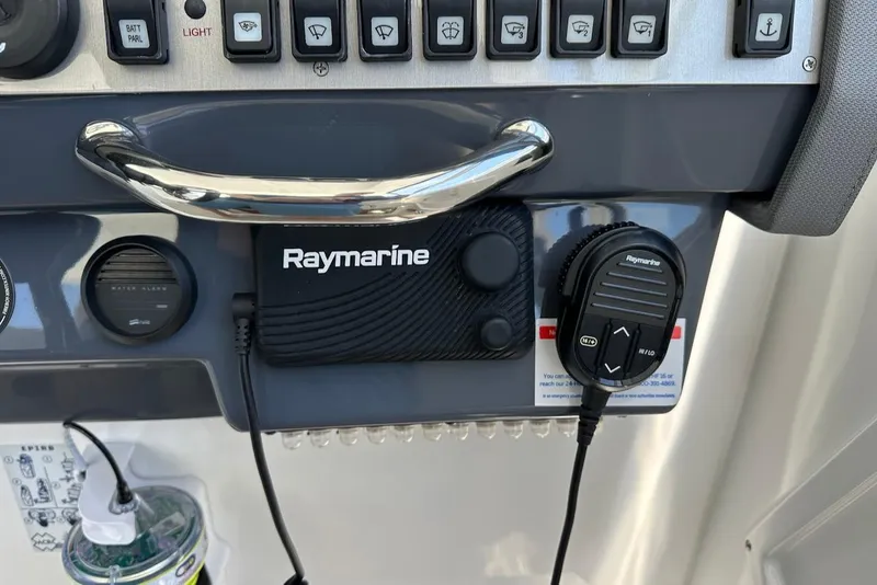 Slide: The Image of Cruisers Yachts 39 Express Coupe 2021 - 35