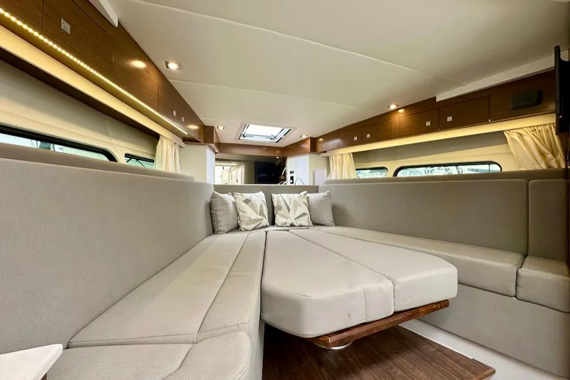 Slide: The Image of Cruisers Yachts 39 Express Coupe 2021 - 39
