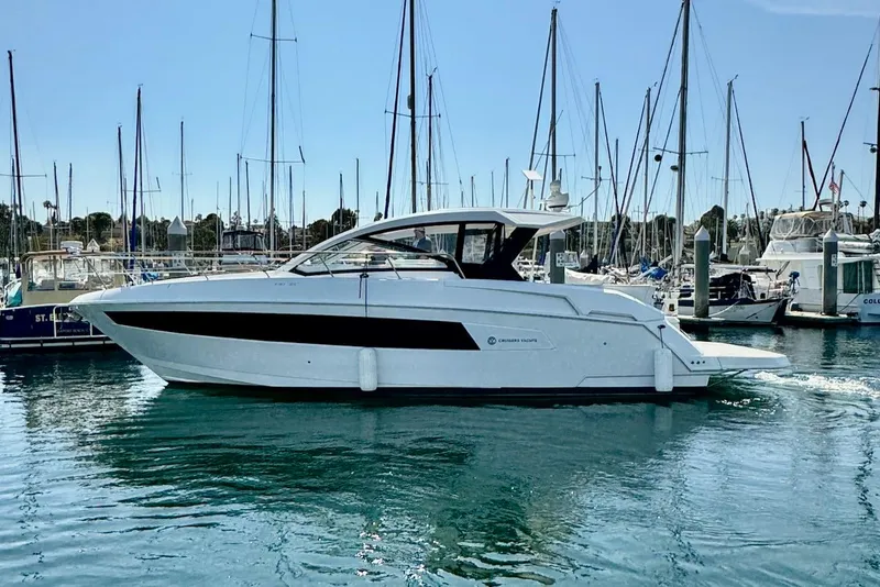 Slide: The Image of Cruisers Yachts 39 Express Coupe 2021 - 4