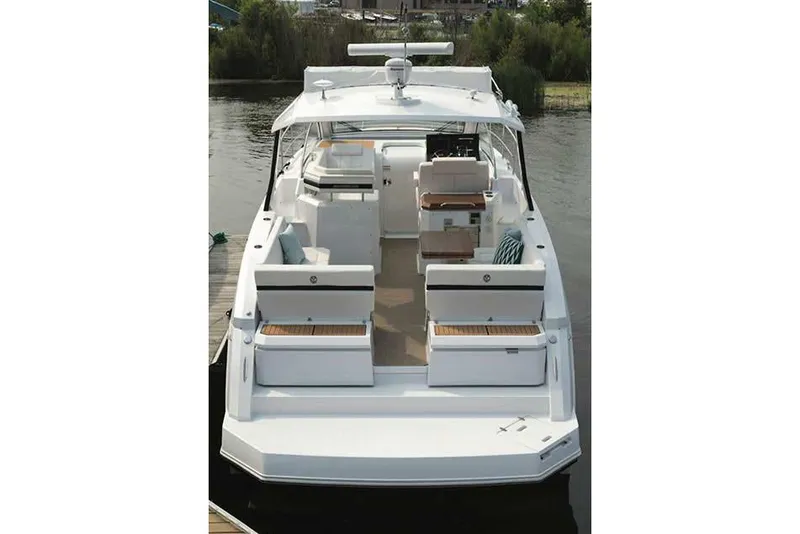 Slide: The Image of Cruisers Yachts 39 Express Coupe 2021 - 61