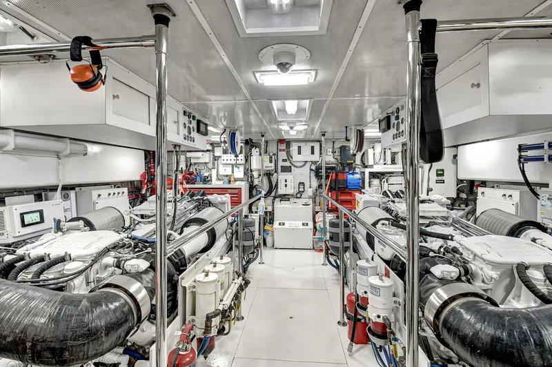 Slide: The Image of Hatteras 100 Raised Pilothouse 2005 - 50