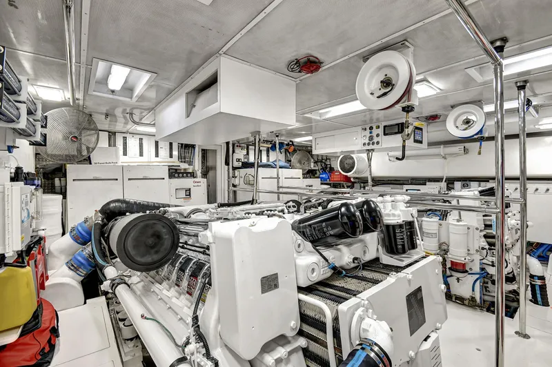 Slide: The Image of Hatteras 100 Raised Pilothouse 2005 - 53