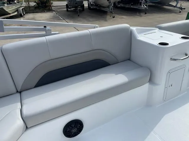 Slide: The Image of Hurricane Fun Deck 198 2025 - 10