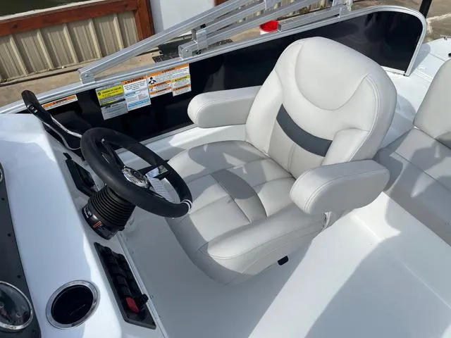 Slide: The Image of Hurricane Fun Deck 198 2025 - 12