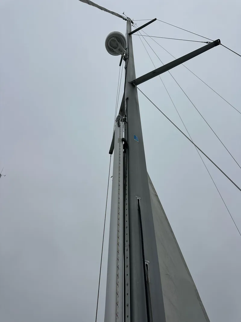 Slide: The Image of Mast of 2015 Jeanneau 41DS sailboat against cloudy sky. - 23