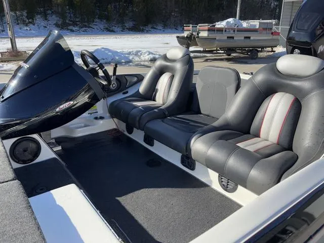 Slide: The Image of 2012 Ranger Z518 boat interior with dual seats and steering console. - 11
