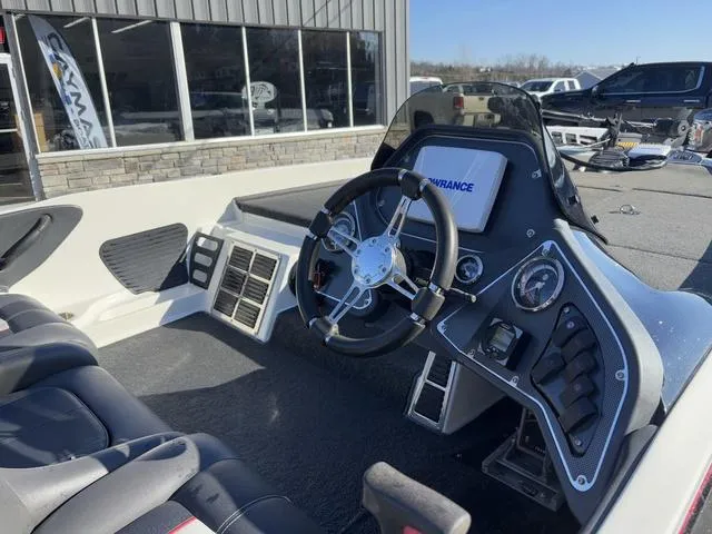 Slide: The Image of 2012 Ranger Z518 boat dashboard with steering wheel and navigation display. - 5