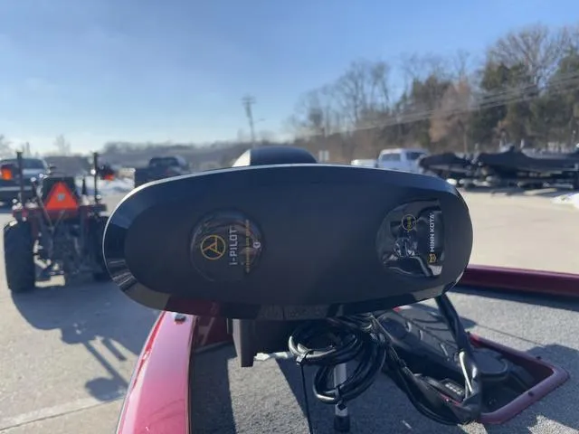 Slide: The Image of 2022 Venus AVX 1880 boat with i-Pilot system, parked outdoors on a sunny day. - 8