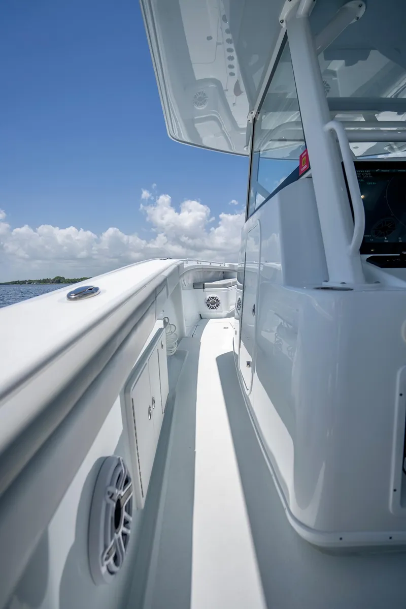 Slide: The Image of Yellowfin 42 Offshore 2023 - 61