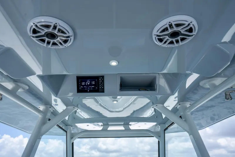 Slide: The Image of Yellowfin 42 Offshore 2023 - 62