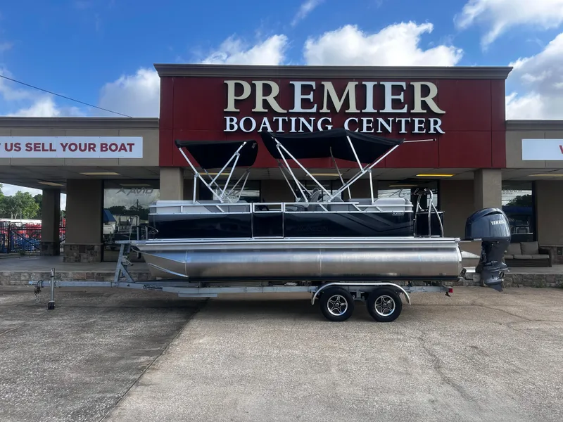 Slide: The Image of Avalon Venture Quad Lounge - 21' 2025 - 29