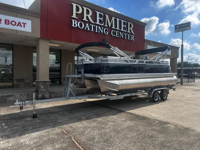 Slide: The Image of Avalon Venture Quad Lounge - 21' 2025 - 3