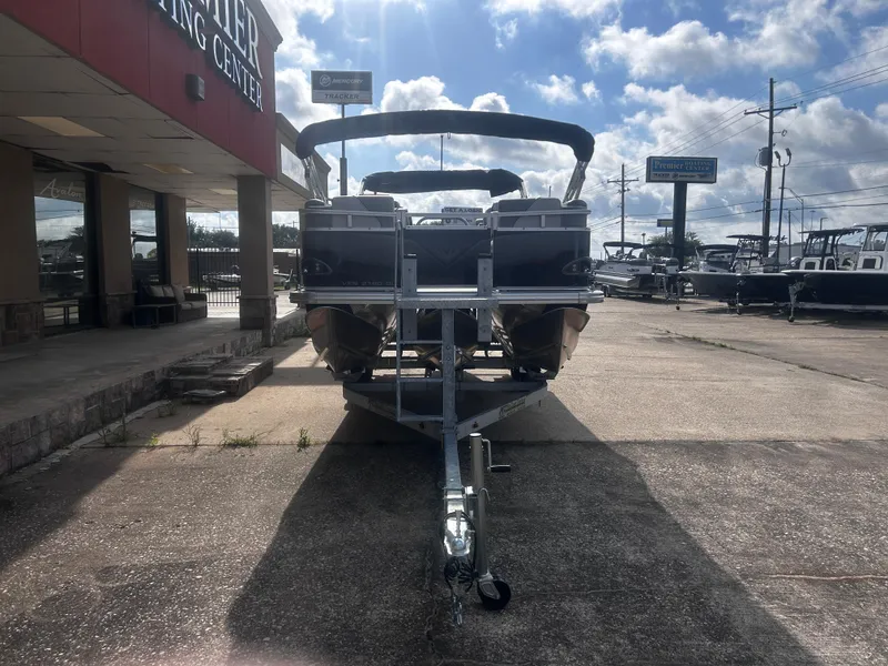 Slide: The Image of Avalon Venture Quad Lounge - 21' 2025 - 5