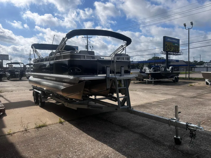 Slide: The Image of Avalon Venture Quad Lounge - 21' 2025 - 6