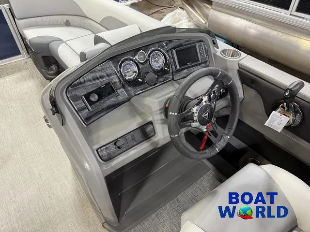 Slide: The Image of Tahoe LTZ 2385 Swingback (VRB) & Honda 4-Stroke EFI 2025 - 11