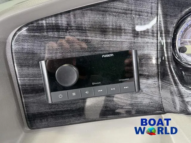 Slide: The Image of Tahoe LTZ 2385 Swingback (VRB) & Honda 4-Stroke EFI 2025 - 12