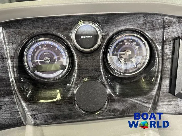 Slide: The Image of Tahoe LTZ 2385 Swingback (VRB) & Honda 4-Stroke EFI 2025 - 13