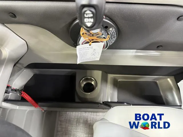 Slide: The Image of Tahoe LTZ 2385 Swingback (VRB) & Honda 4-Stroke EFI 2025 - 15