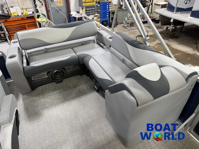 Slide: The Image of Tahoe LTZ 2385 Swingback (VRB) & Honda 4-Stroke EFI 2025 - 17