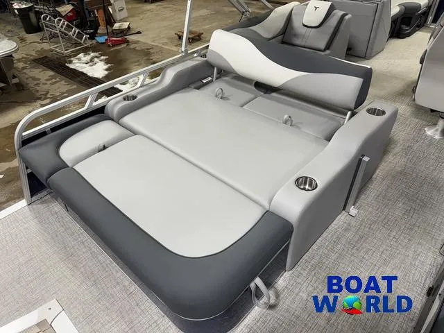 Slide: The Image of Tahoe LTZ 2385 Swingback (VRB) & Honda 4-Stroke EFI 2025 - 18