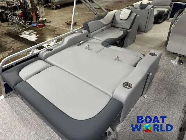 Slide: The Image of Tahoe LTZ 2385 Swingback (VRB) & Honda 4-Stroke EFI 2025 - 20